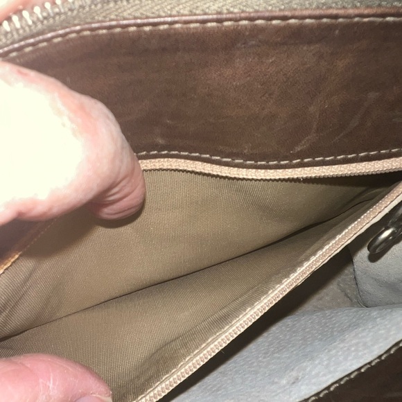 Mark Cross vintage leather cross body bag in chocolate brown. Zip top. - Picture 10 of 16